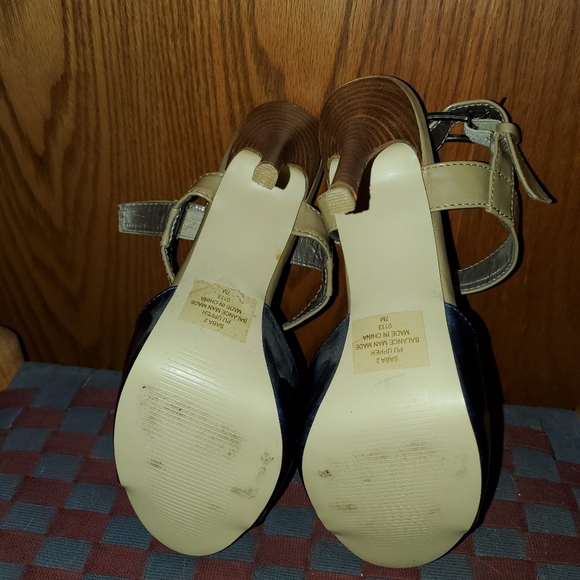 Size 7 intaglia heels - Picture 7 of 10